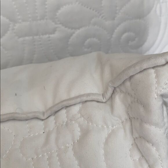 Madison Park 2 Bundle Quilted Pillows NWOT - Picture 3 of 6